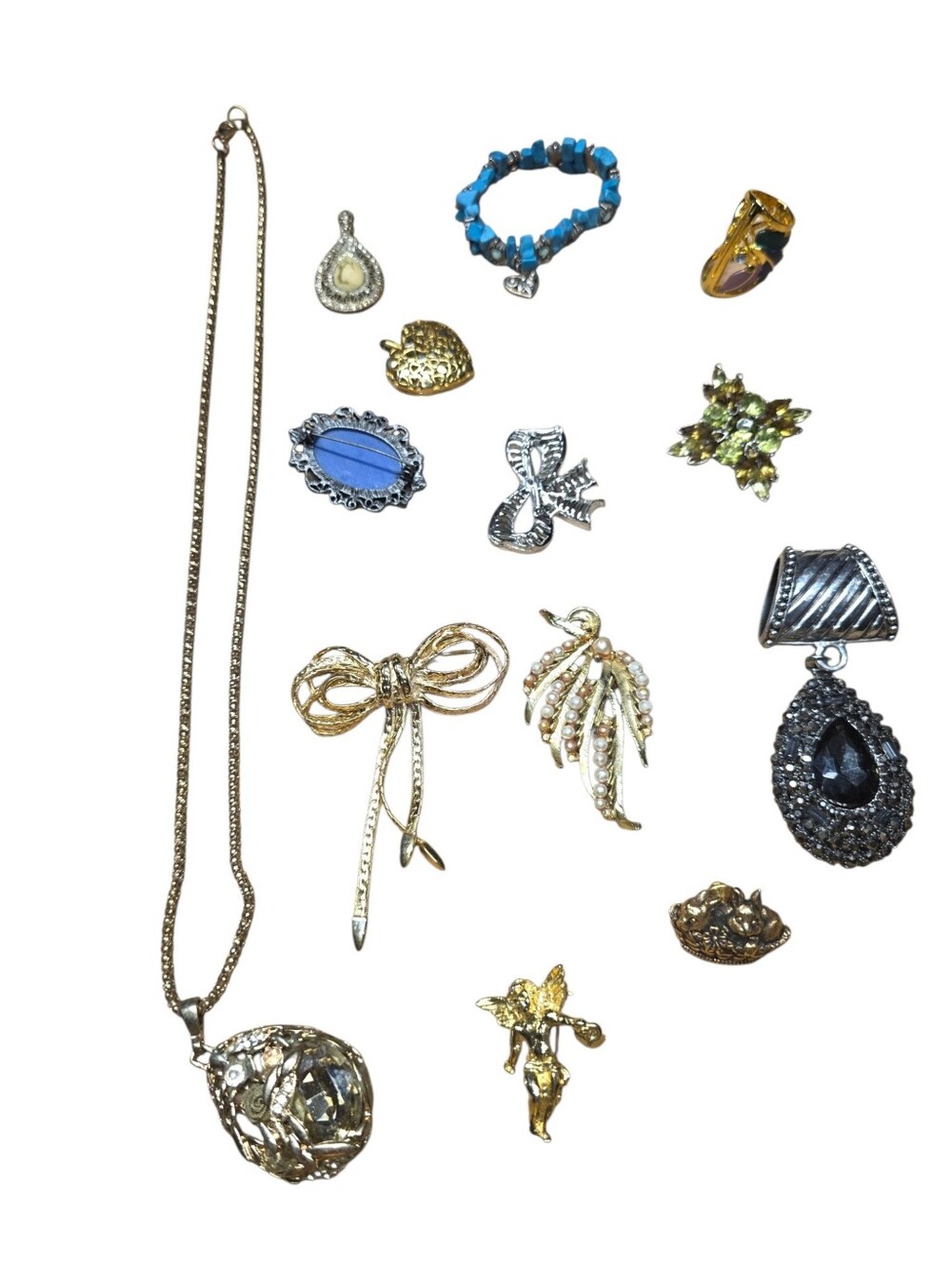 Mixed Jewelery Pieces Some Vintage